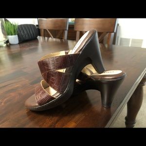 Eurosoft by Sofft brown platform sandals